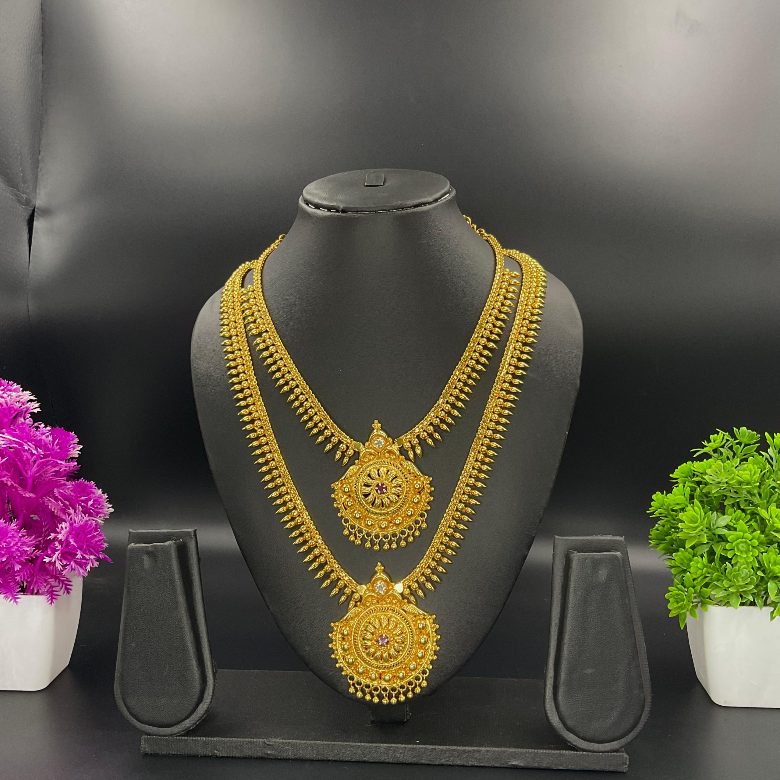 Manufacturer, Exporter, Importer, Supplier, Wholesaler, Retailer, Trader of Premium Quality Necklace Gold Plated in New Delhi, Delhi, India.